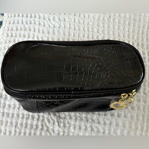 Women's New Make-Up Bag with Brushes by: Clinique